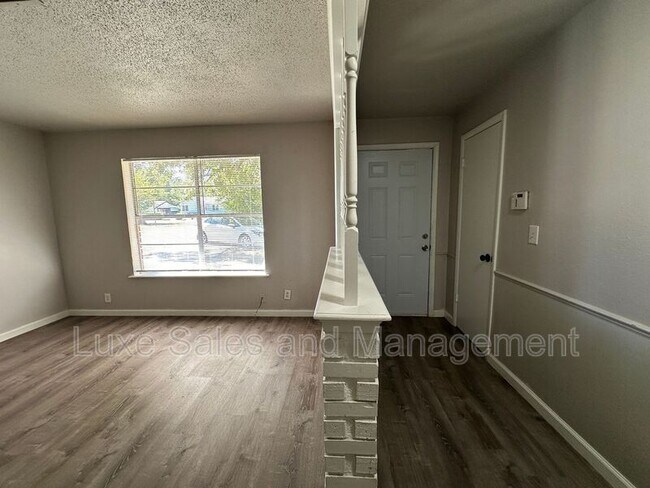 Building Photo - 2120 E Harlow Pl