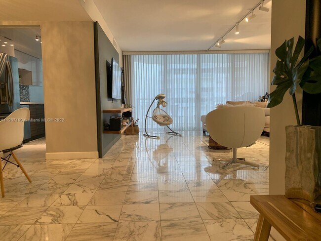 Foto del edificio - 18071 Biscayne Blvd