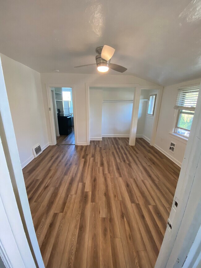 Área del estudio principal - 1524 W Dean Ave