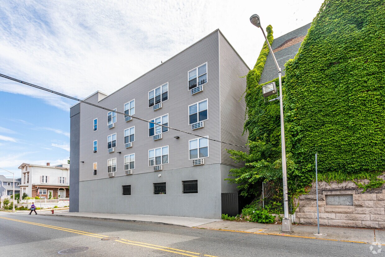 Building Photo - 144-150 Fair St