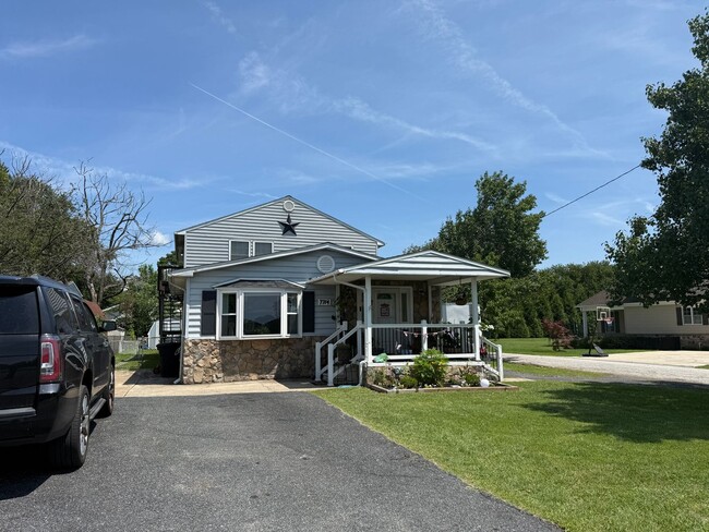 Building Photo - 7714 Bay Front Rd