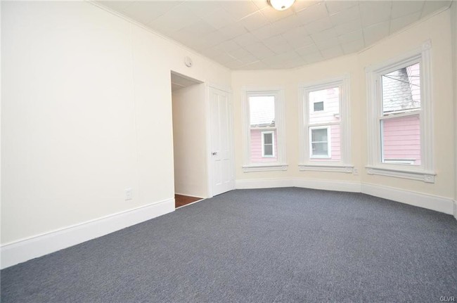 Building Photo - 123 Ridgeway St