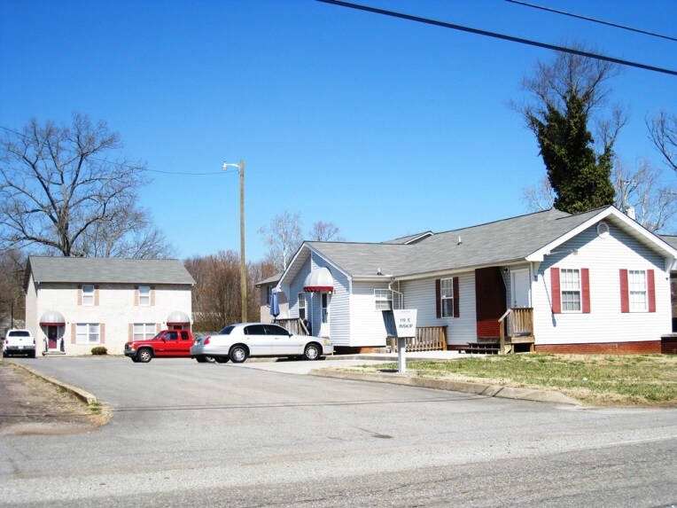 Primary Photo - 119 E Inskip Dr