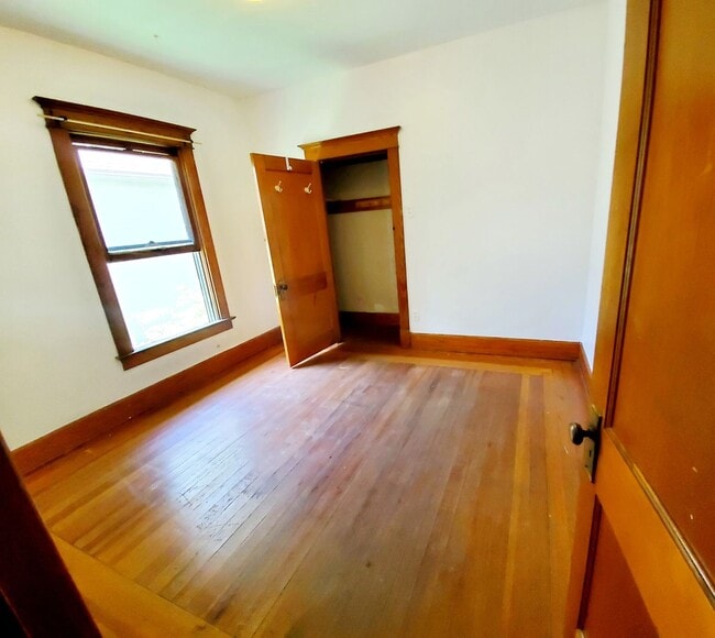 Building Photo - Charming, Spacious Rental in Old Town Fort Collins | Avail. 08/01/2026