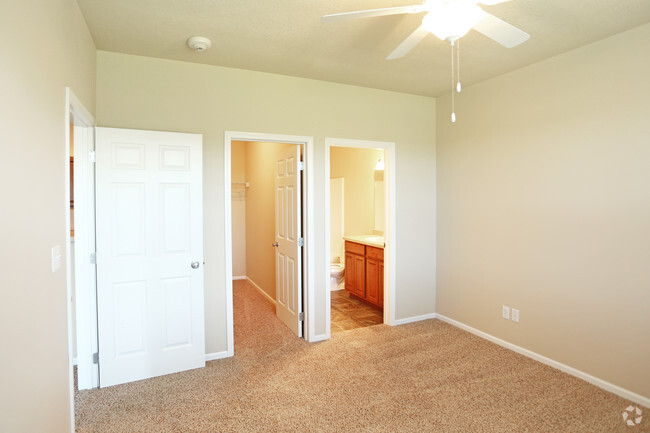 Master bedroom - Tradition Apartments