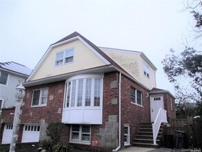 Building Photo - 312 E Beech St