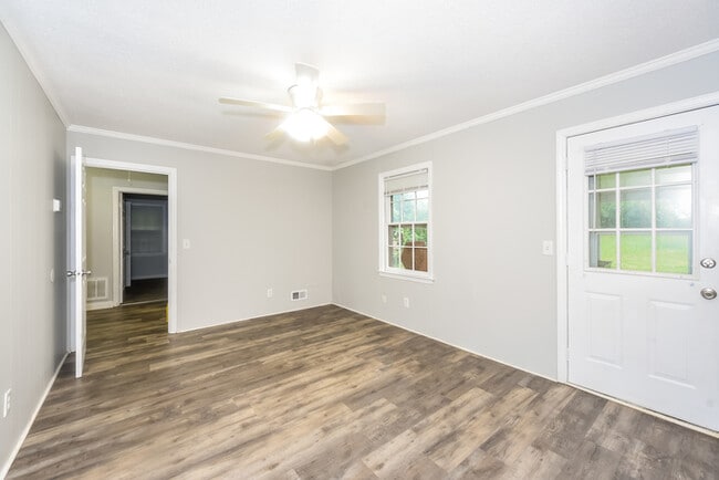 Building Photo - 7307 Patricia Dr
