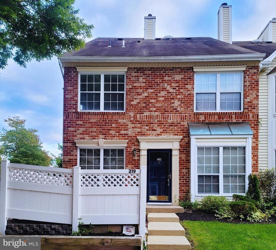 Foto principal - 219 Kempsey Dr
