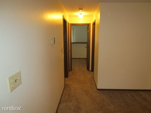 Building Photo - 2 br, 1 bath  - 2904 S 17th St Apt 104