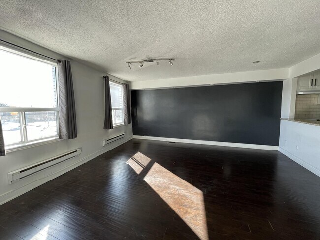 Photo du bâtiment - 939 A Lakeshore Rd E