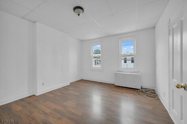 Building Photo - 96 Van Winkle Ave