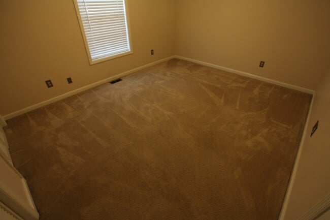 Building Photo - Beautiful Townhome Available in August!