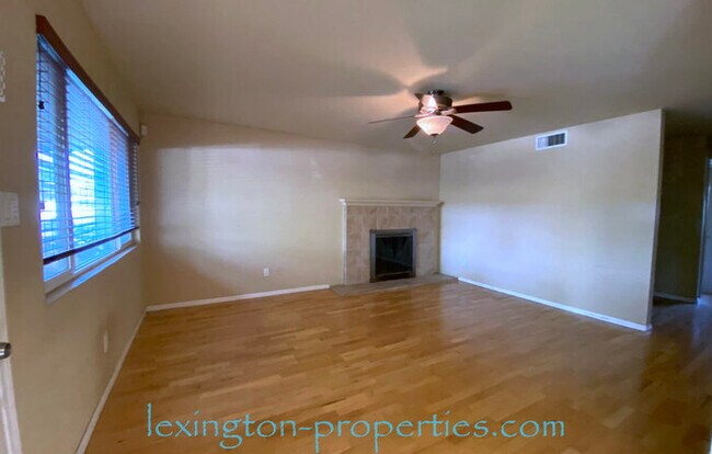 Building Photo - Lovely, 2BD/1BA, Condo Available at The Vi...