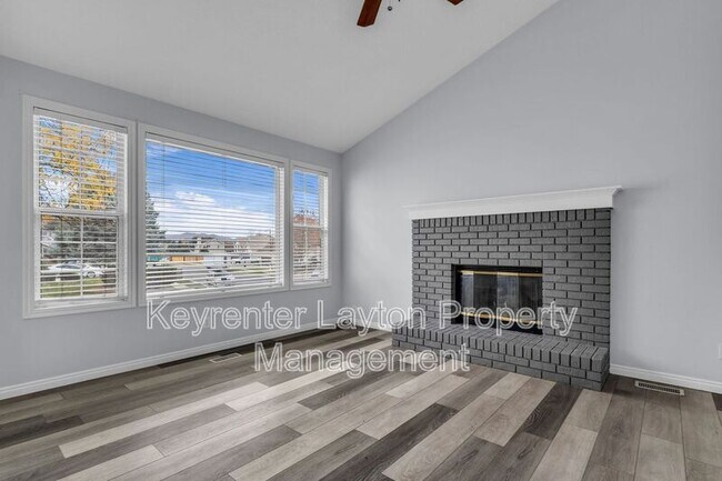 Foto del edificio - 2339 Lindsay Wood Ln