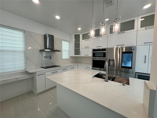 Building Photo - 12993 Emersondale Ave