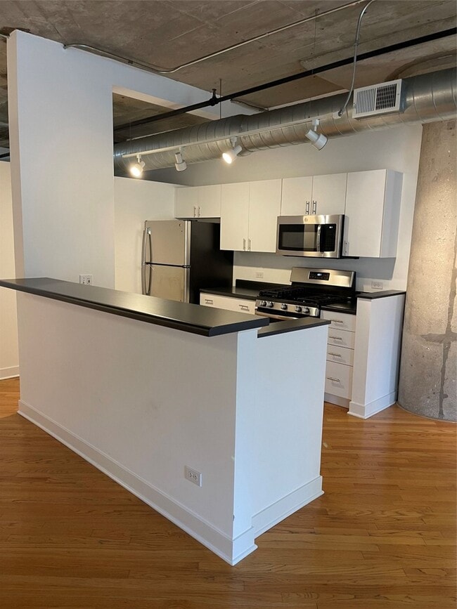 Building Photo - 411 W Ontario St