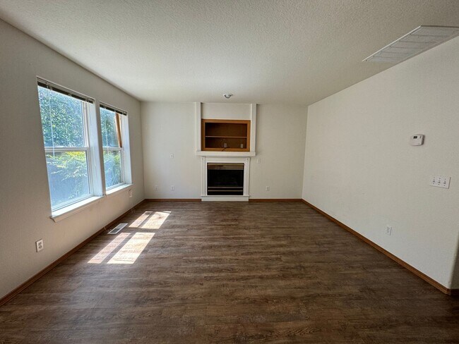 Building Photo - 12950 SW Mayview Way