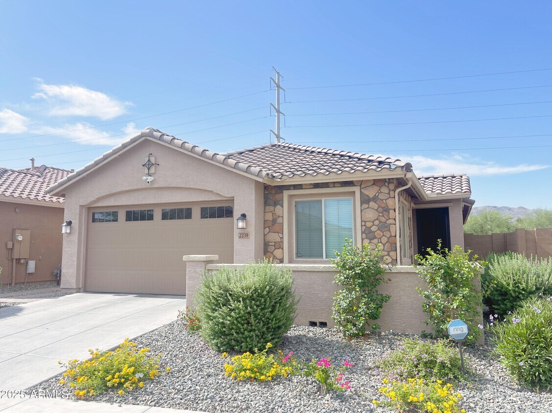 Foto principal - 2239 W Donner Dr