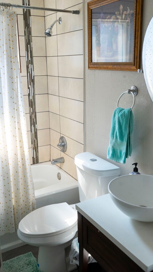 Foto del edificio - 217 S Yates St