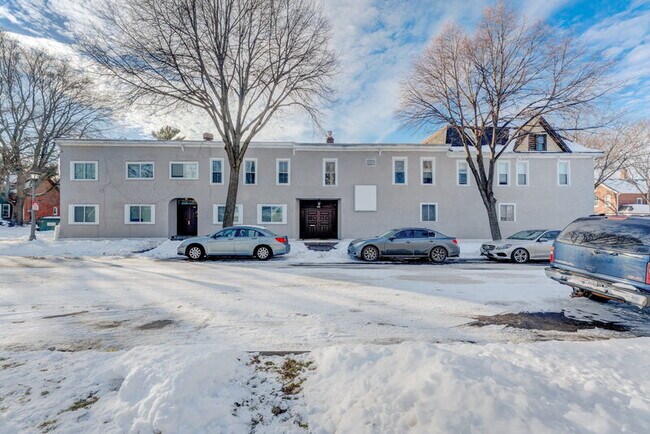 Building Photo - 565 N Kent St
