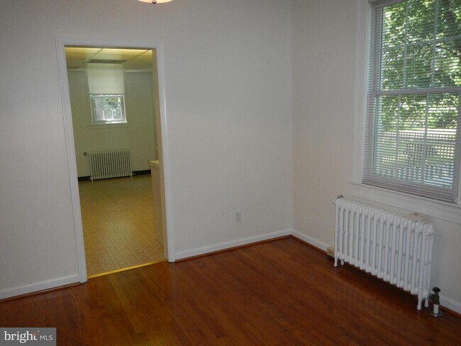Building Photo - 4612 Maple Ave
