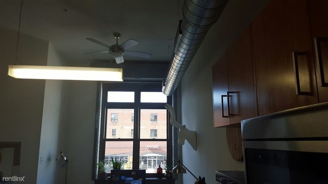 Building Photo - 1 br, 1 bath Apartment - 1322 W Broad St 2-C