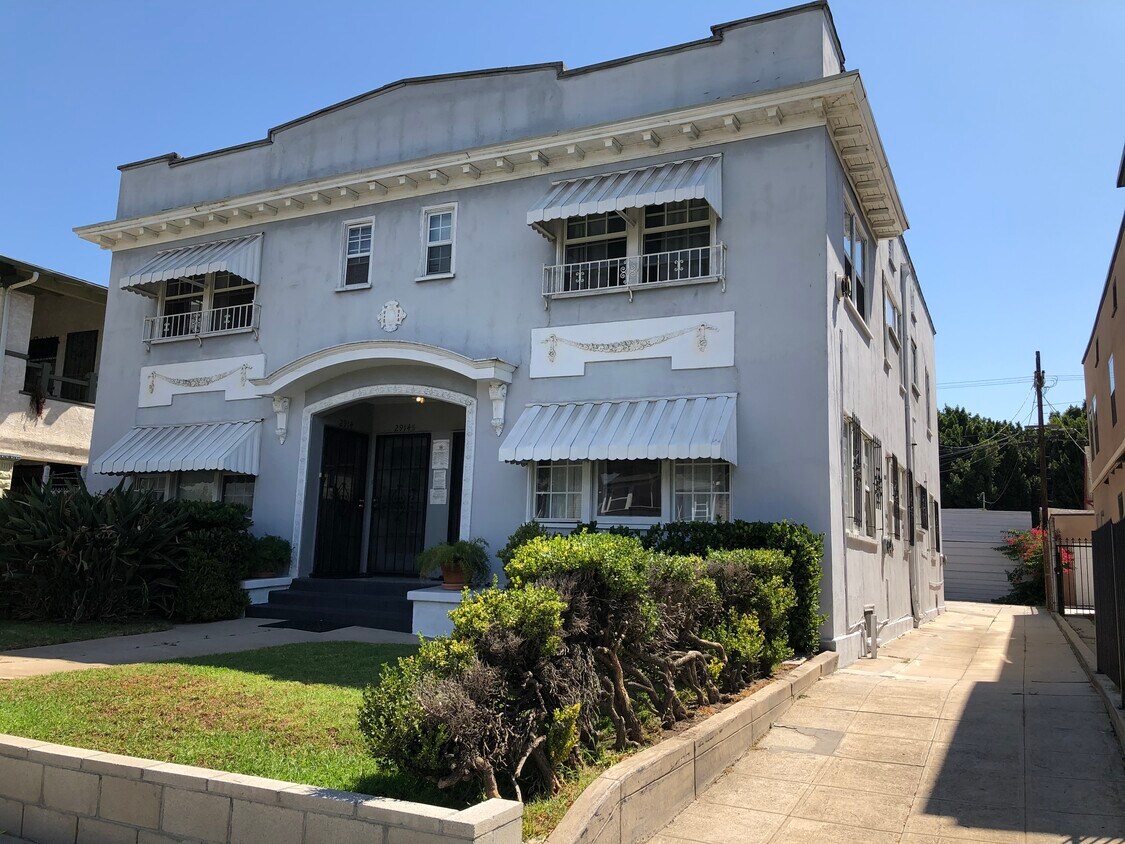 2914 S Normandie Ave Unit 2916, Los Angeles, CA 90007 Apartments in