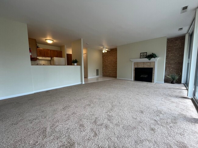 Building Photo - 5900 Oakwood Dr