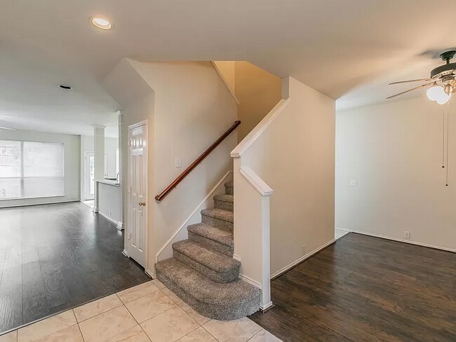 Building Photo - 2100 Royal Oak Dr