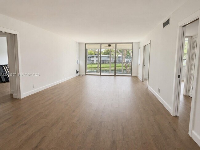 Building Photo - 4261 W Palm Aire Dr