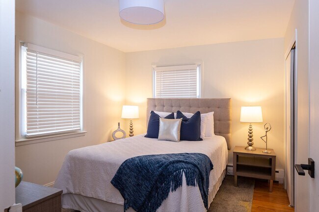 Interior Photo - Livingston Gardens