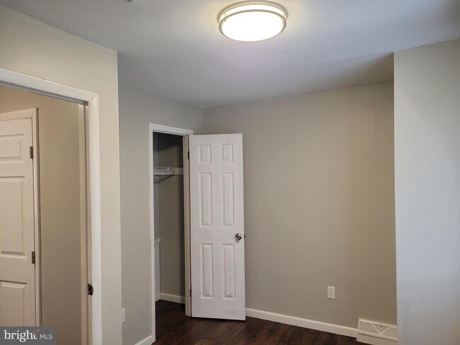 Foto del edificio - 705 N Dekalb St