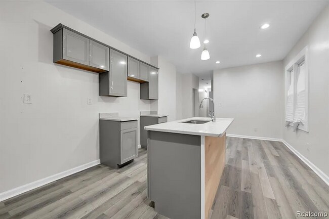 Building Photo - 8762 Epworth St