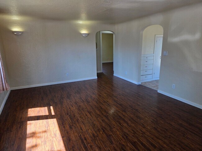 Foto del edificio - 2 Bedroom with Huge Yard in Springfield