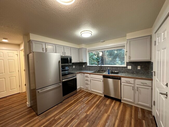 Foto del edificio - 821 Kaiser Rd NW