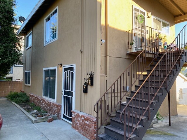 Building Photo - 2540 Manhattan Ave