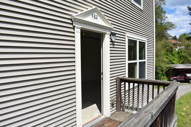 Foto del edificio - 482 Stewart St