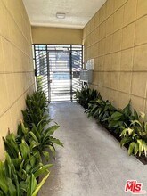 Building Photo - 924 N Curson Ave