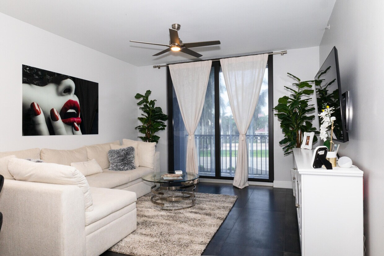Foto principal - 651 Okeechobee Blvd