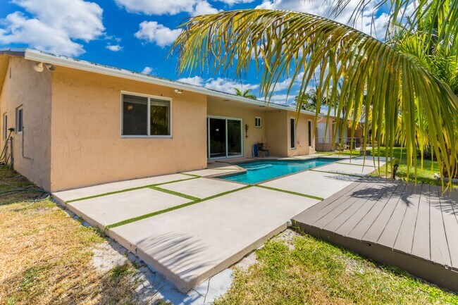 Building Photo - 10730 NW 20th Ct