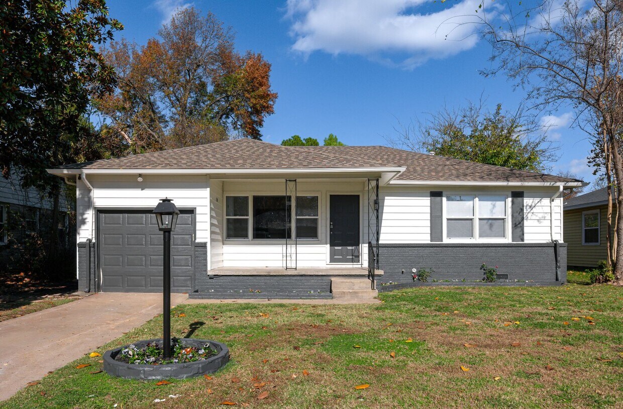 Foto principal - 3BR/1BA Home with W/D Hookups + Holiday Move-In Special $150 !!