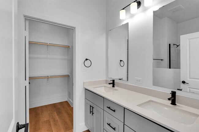 Building Photo - 1426B Forward Dr