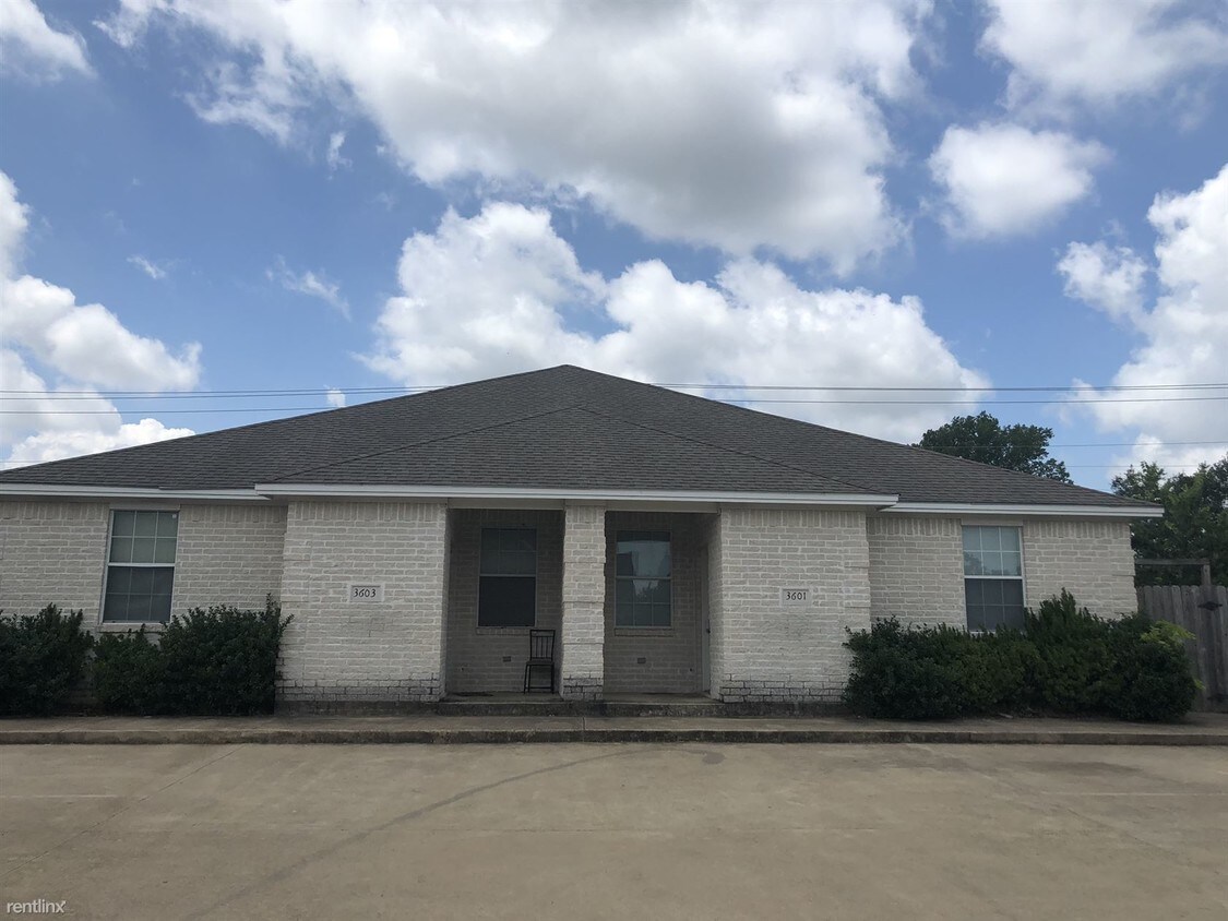 Primary Photo - 3609 S Hampton Ct