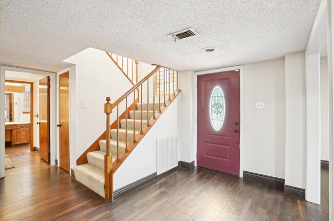 Building Photo - Beautiful Home Located in Thousand Oaks Mo...