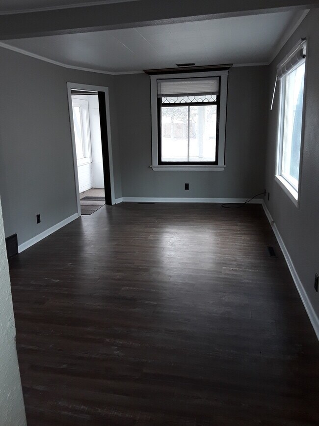 Living room - 911 N 5th St