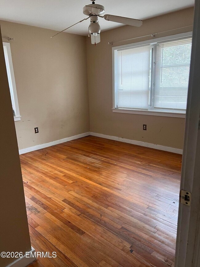 Foto del edificio - 107 Oak Ridge Dr