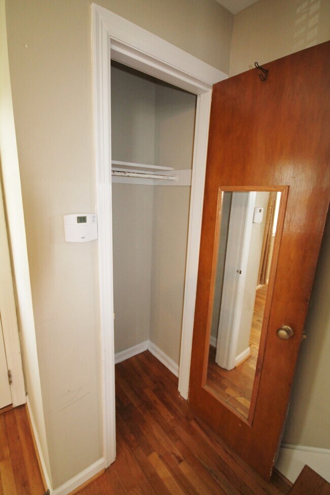 Building Photo - 1330ida