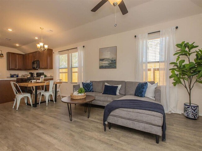 Foto del edificio - The Village at Granger Pines