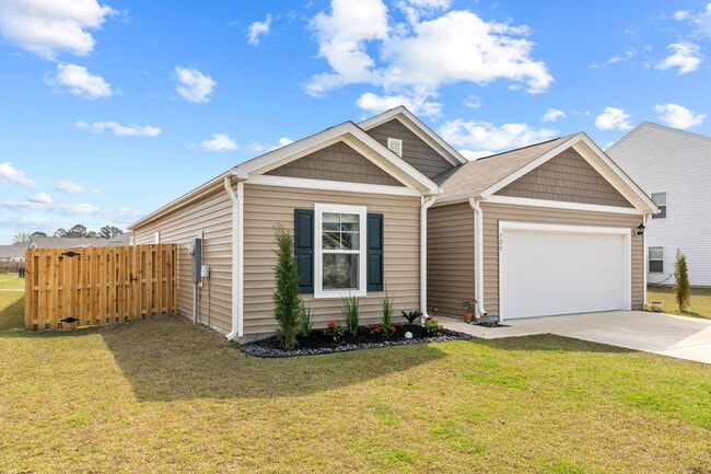 Building Photo - 525 Birdsong Dr