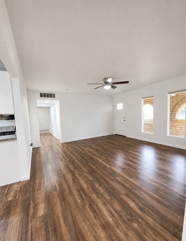 Foto del edificio - 2533 S Olivia Ave